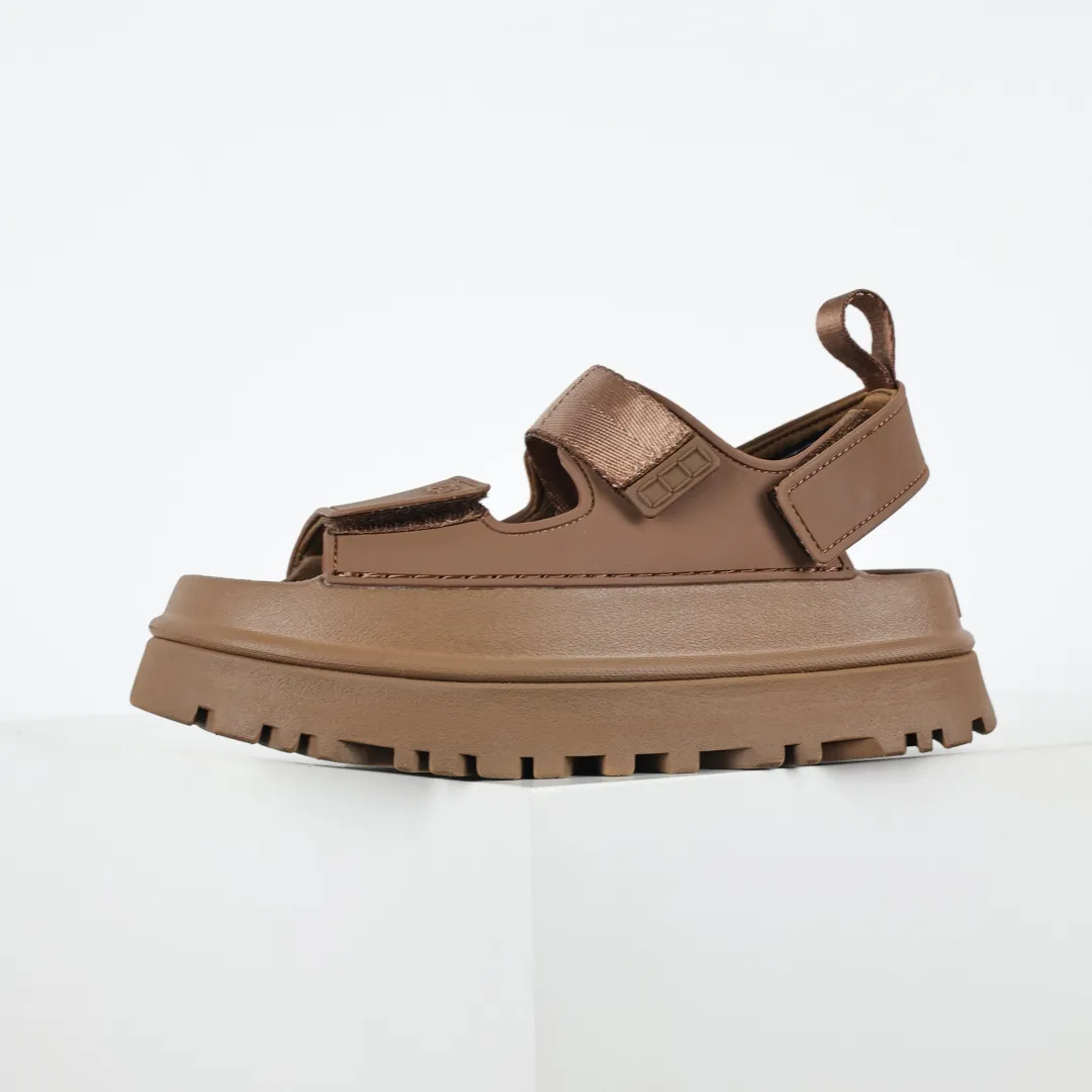 Copy price 💰560 Core recommendation Good price UGG Velcro slippers sandals summer versatile slippers soft sole non-slip beach thick sole casual elegant sandals The style of UGG sandals is really nice. It is suitable for all ages. The soles are made of super lightweight EVA foam. The classic material of U family can be said to be "light" to let you enjoy a different naked feeling. It is one of the most worth buying sandals in history. I guarantee you will not regret the series. Original OEM production Y products are available now. Size: 35 36 37 38 39 40